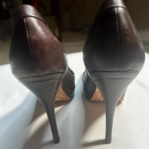 L.A.M.B. GWEN STEFANI Y2K Brown Leather Heels Gold Studded Accents Women’s 8.5 - Picture 4 of 12